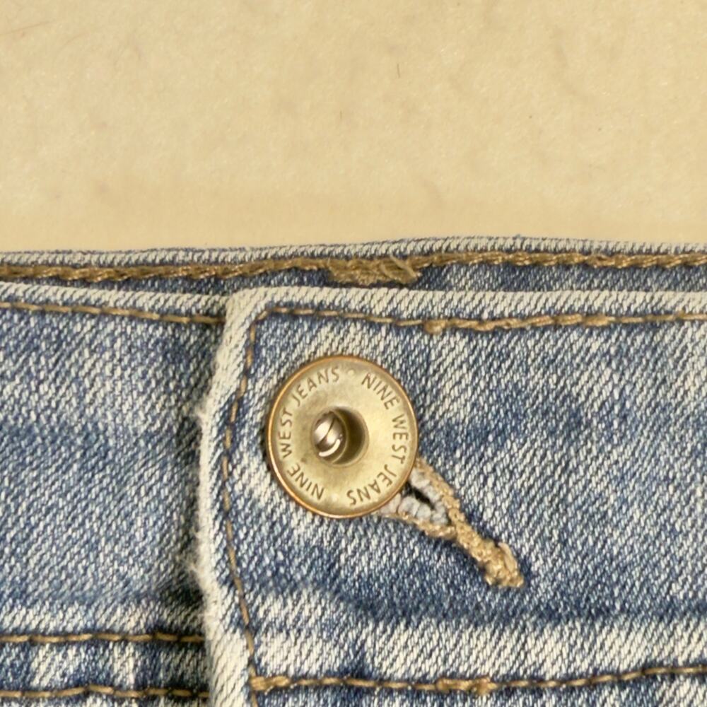 Nine West Women Denim Shorts Size 8 Waist 28 Blue Cuffed Stretch Button Detail - Picture 3 of 16